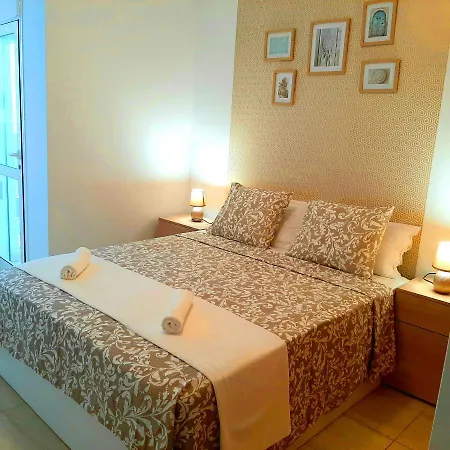 Bright And Calm With Pools, Golf Court Apartament