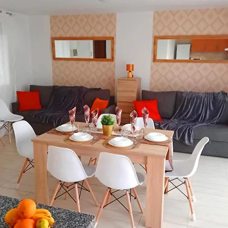 Bright And Calm With Pools, Golf Court Apartment