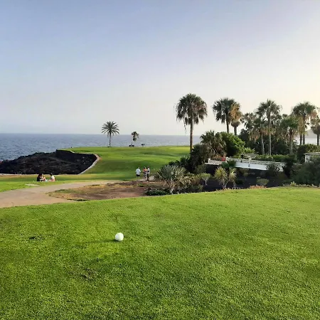 Bright And Calm With Pools, Golf Court Apartment *
