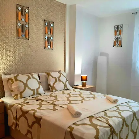 Bright And Calm With Pools, Golf Court Apartment